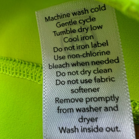 Athleta Stay Fly 9" Bike Short Neon Yellow Womens XS NWOT - Picture 12 of 13